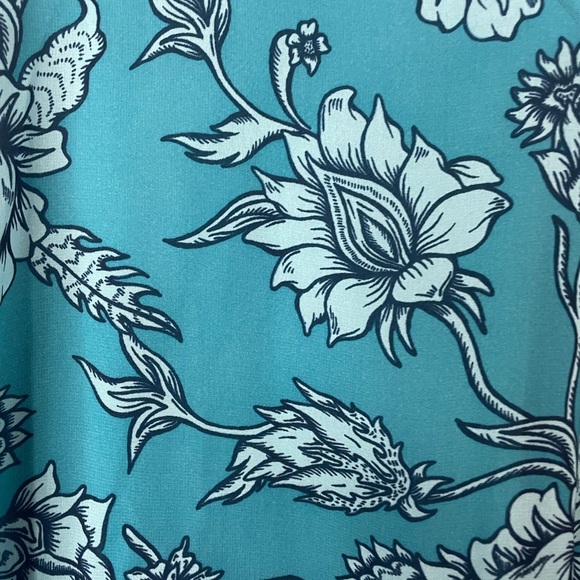 JM Collection turquoise blouse, nice loose sleeves and it’s lined! - Picture 4 of 5